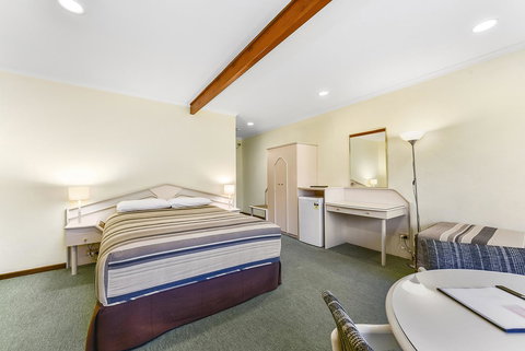 William Macintosh Motor Lodge - Accommodation Southport 23