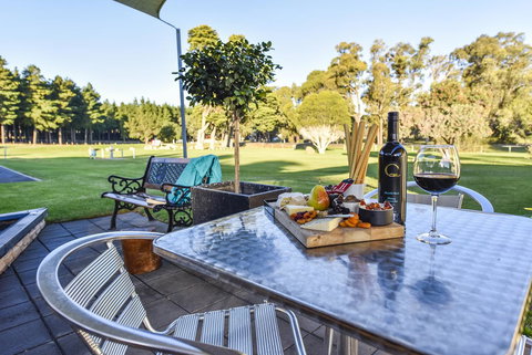 William Macintosh Motor Lodge - Accommodation Southport 2