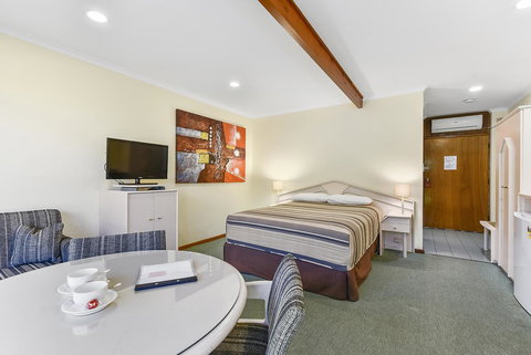 William Macintosh Motor Lodge - Accommodation Southport 25