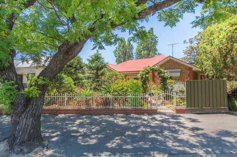 Tanunda\'s Magpie House - Southport Accommodation 23