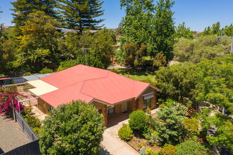 Tanunda\'s Magpie House - Southport Accommodation 1