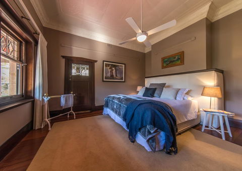 The Tudor House - Southport Accommodation 2