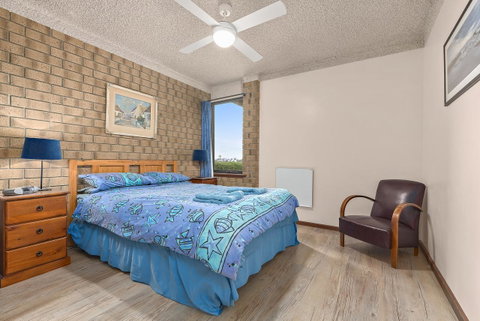 Sun & Surf Aldinga Beach Apartment - Southport Accommodation 8