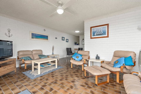 Sun & Surf Aldinga Beach Apartment - Southport Accommodation 2