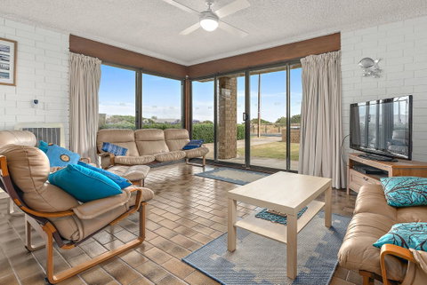 Sun & Surf Aldinga Beach Apartment - Southport Accommodation 0