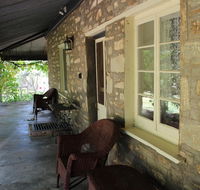 Hillside Cottage - Southport Accommodation