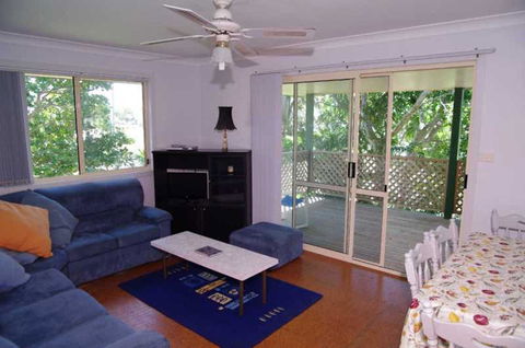 Bellhaven 1, 17 Willow Street - Southport Accommodation 1