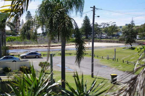Bellhaven 1, 17 Willow Street - Southport Accommodation 6