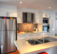Home On Torrens - Southport Accommodation