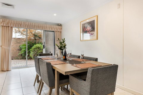Adelaide Style Accommodation-Close To City-North Adelaide-3 Bdrm- FREE Parking - Accommodation Southport 4