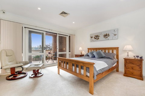 Adelaide Style Accommodation-Close To City-North Adelaide-3 Bdrm- FREE Parking - Accommodation Southport 14