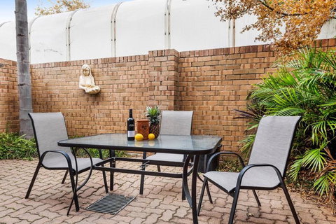 Adelaide Style Accommodation-Close To City-North Adelaide-3 Bdrm- FREE Parking - Accommodation Southport 24