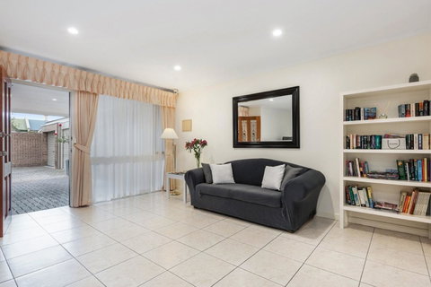Adelaide Style Accommodation-Close To City-North Adelaide-3 Bdrm- FREE Parking - Accommodation Southport 7