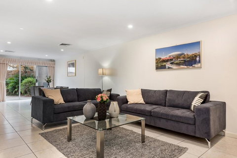 Adelaide Style Accommodation-Close To City-North Adelaide-3 Bdrm- FREE Parking - Accommodation Southport 0