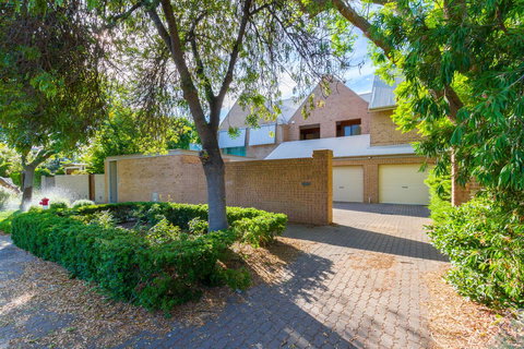 Adelaide Style Accommodation-Close To City-North Adelaide-3 Bdrm- FREE Parking - Accommodation Southport 22