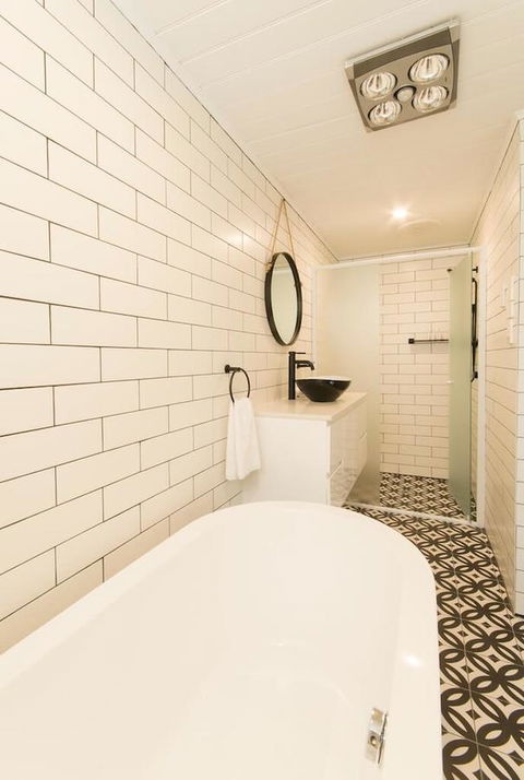 The Manor Basket Range - Southport Accommodation 1