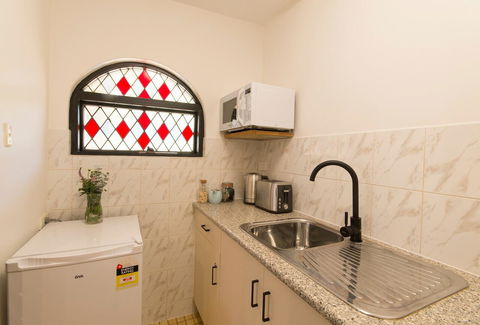 The Manor Basket Range - Southport Accommodation 5