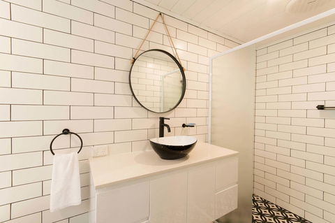 The Manor Basket Range - Southport Accommodation 8