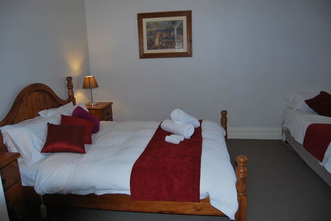 Jacaranda Cottage - Southport Accommodation 10