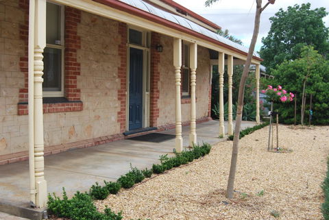Jacaranda Cottage - Southport Accommodation 12