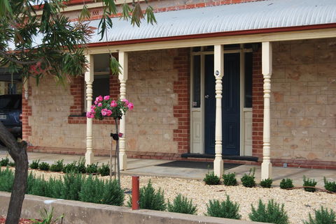 Jacaranda Cottage - Southport Accommodation 13