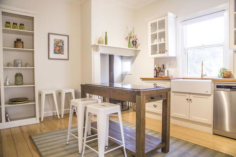 Mataro Cottage - Southport Accommodation 4