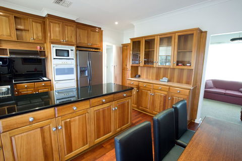 The Commodore - Southport Accommodation 21