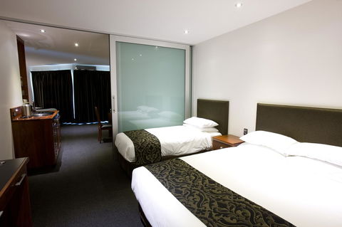 The Commodore - Southport Accommodation 9