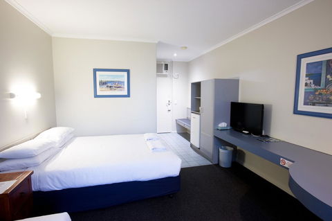 The Commodore - Southport Accommodation 27