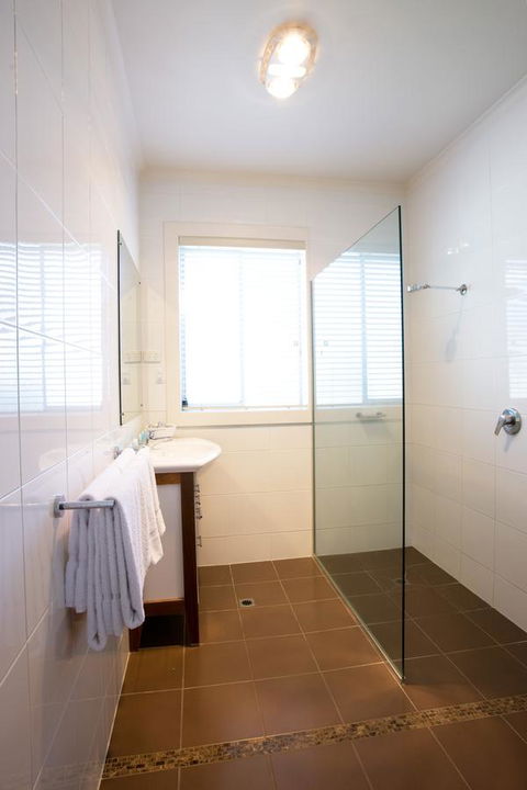 The Commodore - Southport Accommodation 24