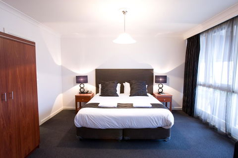 The Commodore - Southport Accommodation 7