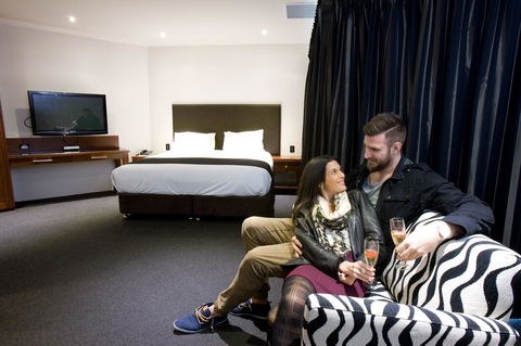 The Commodore - Southport Accommodation 37