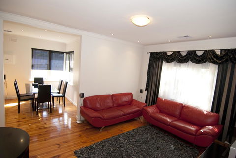 The Commodore - Southport Accommodation 15