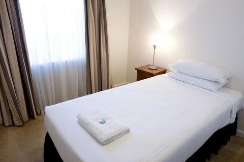The Commodore - Southport Accommodation 23