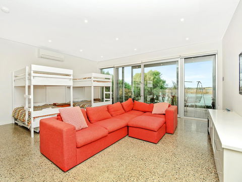 Muse On The Murray - Southport Accommodation 34