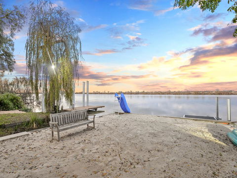 Muse On The Murray - Southport Accommodation 5