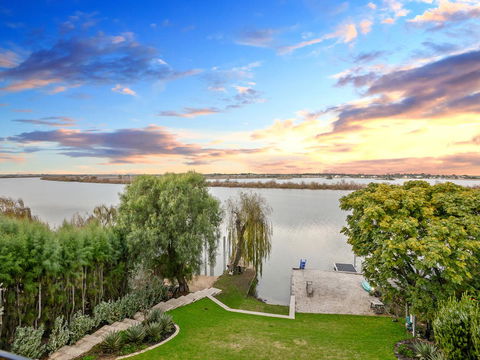 Muse On The Murray - Southport Accommodation 14