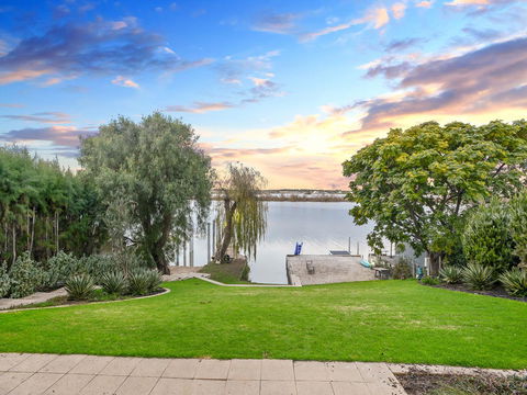 Muse On The Murray - Southport Accommodation 12