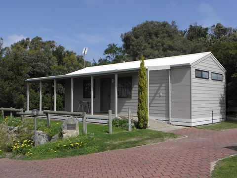 Lakeside Tourist Park - Southport Accommodation 1