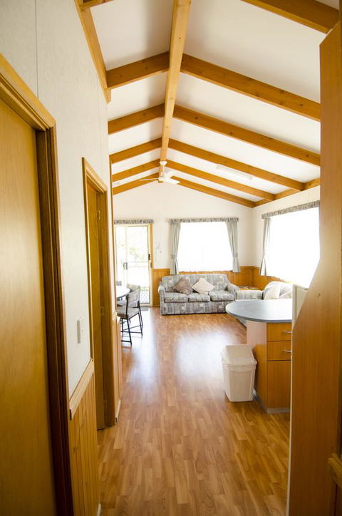 Lakeside Tourist Park - Southport Accommodation 5