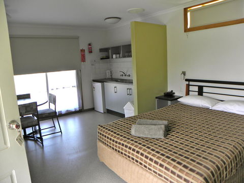 Lakeside Tourist Park - Southport Accommodation 9