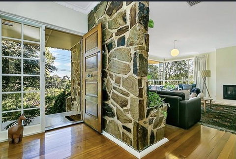 Stunning House With Beautiful Entertainment Area!! - Accommodation Southport 0