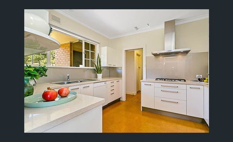 Stunning House With Beautiful Entertainment Area!! - Accommodation Southport 9