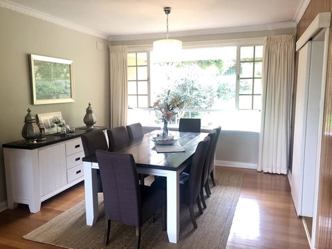 Stunning House With Beautiful Entertainment Area!! - Accommodation Southport 6