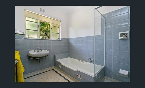 Stunning House With Beautiful Entertainment Area!! - Accommodation Southport 11