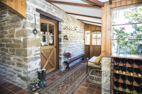 Grand Cru Estate Homestead - Southport Accommodation 14