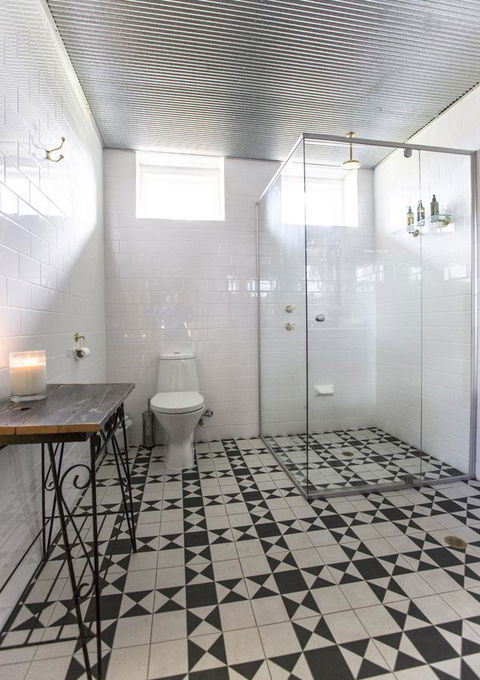 Grand Cru Estate Homestead - Southport Accommodation 2