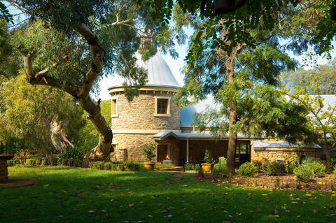 Grand Cru Estate Homestead - Southport Accommodation 11