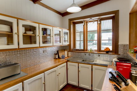 Grand Cru Estate Homestead - Southport Accommodation 6