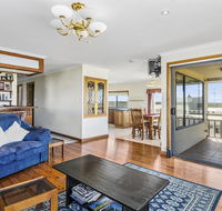 Rocks Retreat House with Sea Views - Southport Accommodation